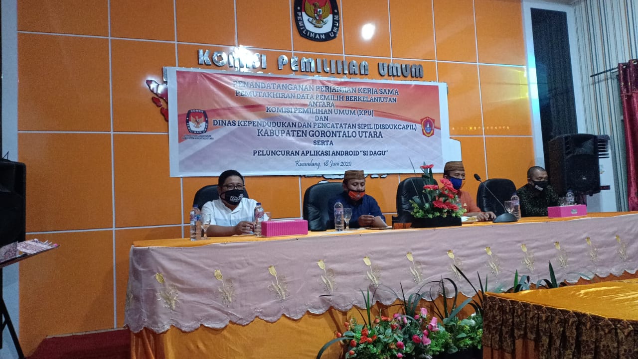 KETUA BAWASLU GORUT HADIRI KEGIATAN PENANDATANGAN MOU