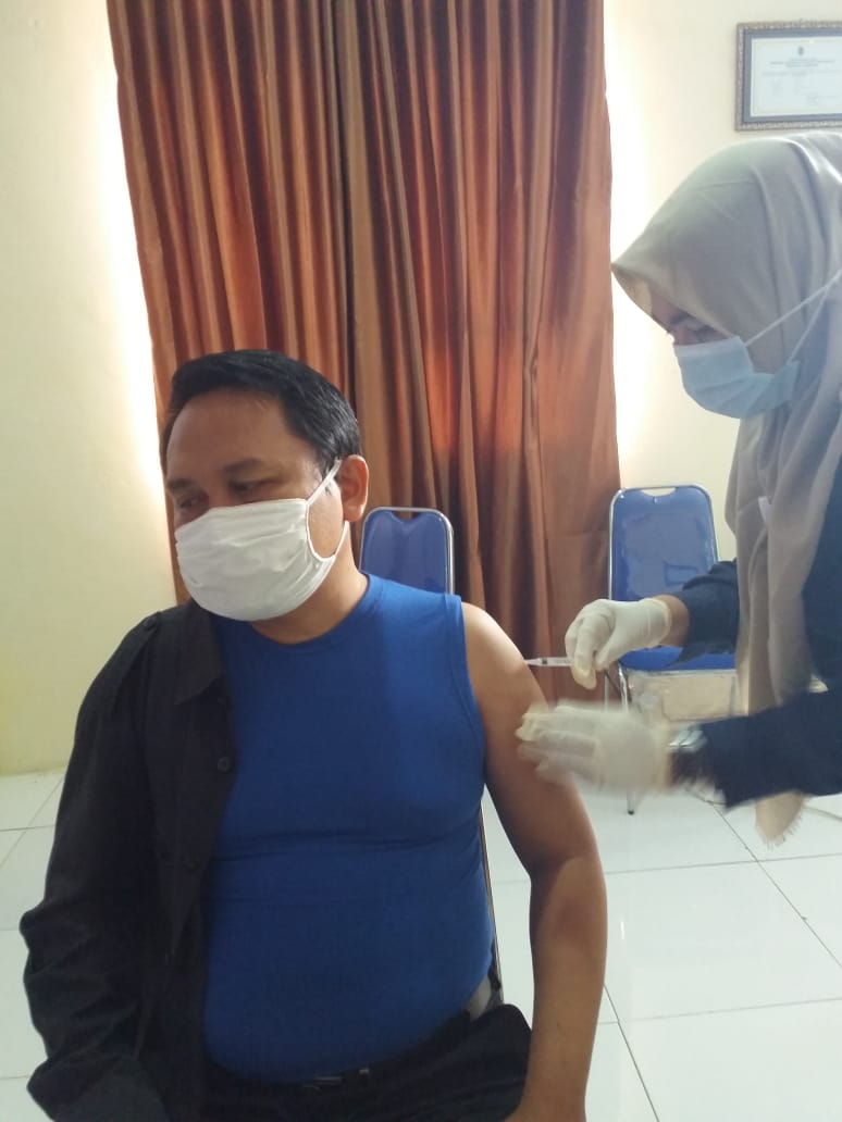 USAI JALANI VAKSIN TAHAP SATU, JEFRIAN AJAK MASYARAKAT UNTUK RAMAI-RAMAI MELAKUKAN VAKSIN