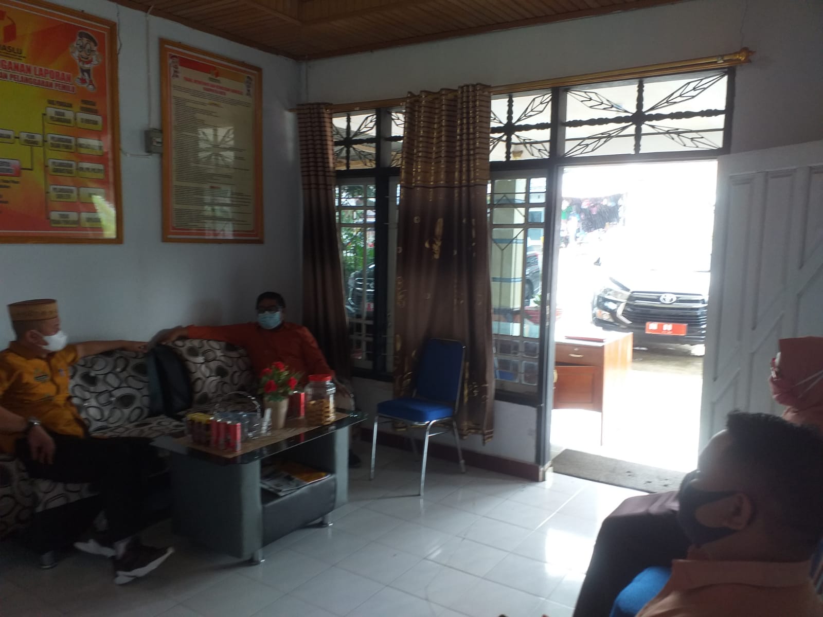 YANTI HALALANGI PAPARKAN DIM DIHADAPAN ANGGOTA DAN KASEK BAWASLU PROVINSI