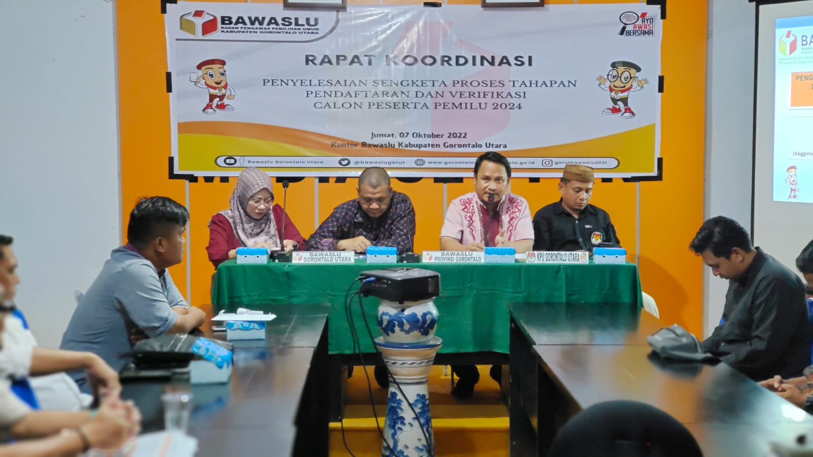 BAWASLU GORUT GELAR RAKOR BERSAMA PARPOL CALON PESERTA PEMILU 2024