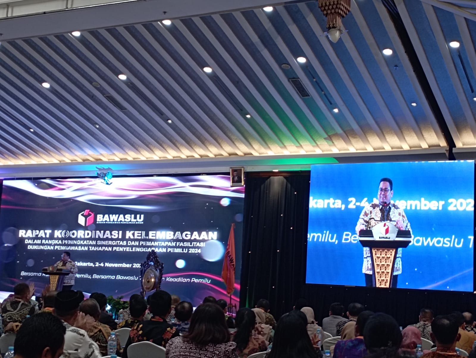 KETUA DAN KORSEK BAWASLU GORONTALO UTARA HADIRI RAKORNAS KELEMBAGAAN