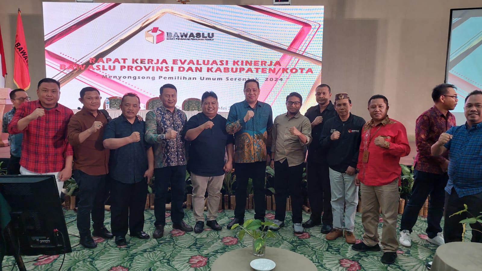 Ketua Bawaslu Gorontalo Utara Hadiri Rapat Evaluasi Di Manado