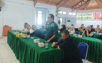 JEFRIAN SAMPAIKAN PELAKSANAAN RAPAT PLENO DI BAWASLU GORONTALO UTARA SAAT MENGHADIRI RAKOR