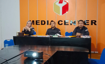 KETUA DAN ANGGOTA BAWASLU GORUT HADIRI RAKOR VIA ZOOM