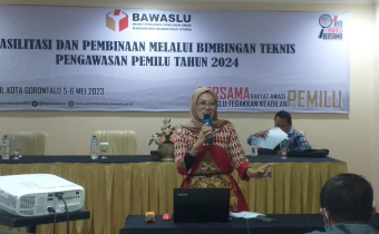 Jadi Pemateri Saat Bimtek, Yanti Halalangi Ajak Jajaran Pengawas Pemilu Perkuat Pengawasan